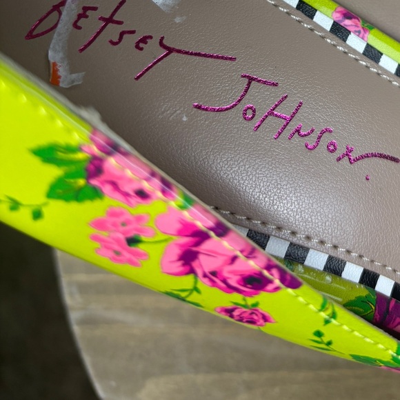 🌺Betsy Johnson Floral Platform Heels 9 - Picture 3 of 8